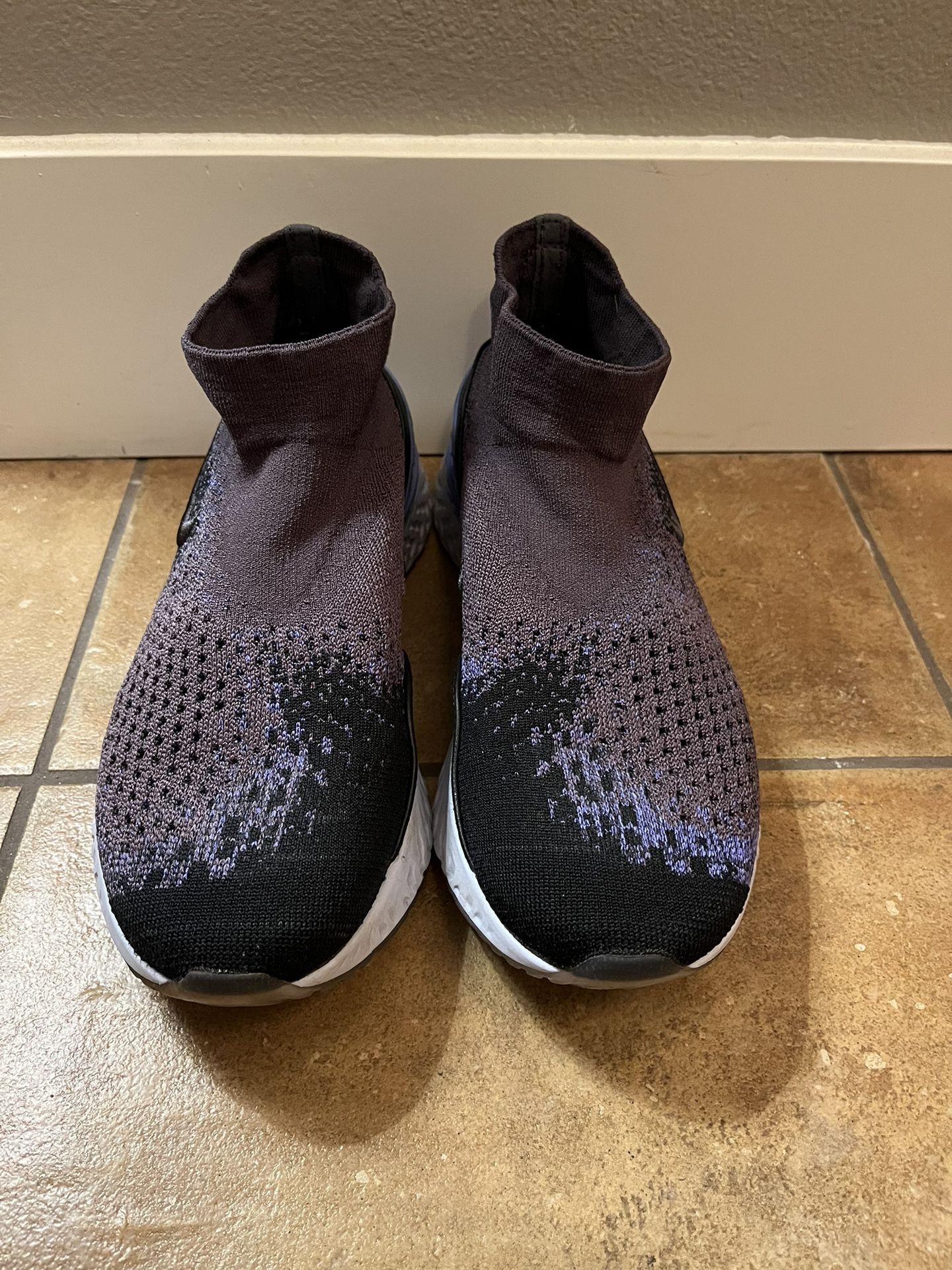 Nike Women’s Rise React Flyknit, Size 10