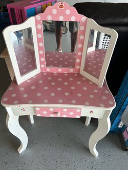 Girl vanity
