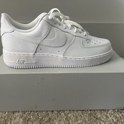 Nike Air Force 1’s ‘07 New W10.5 M 9