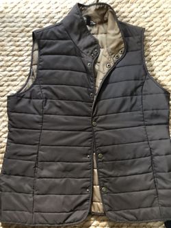 Size women’s L lightweight down vest