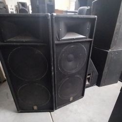 Pair Yamaha S215V Speakers  66% Off Retailer 