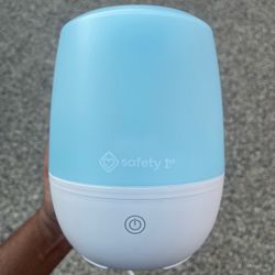 💦 Compact Safety 1st Humidifier – Like New Condition