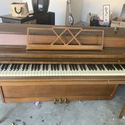 Hammond Upright Piano 