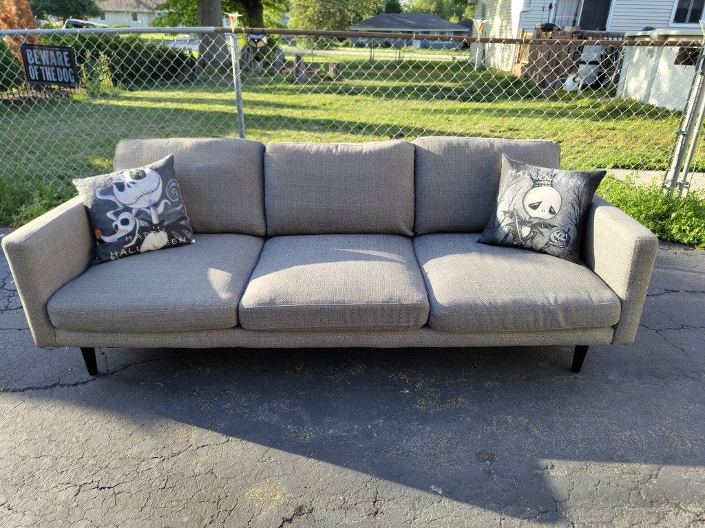 Modern 3-Seater Gray couch – Super Clean & Move-In Ready!