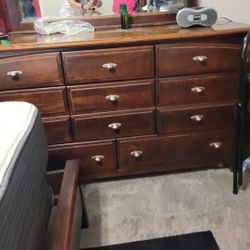 Queen Bed With Dresser With Mirror 
