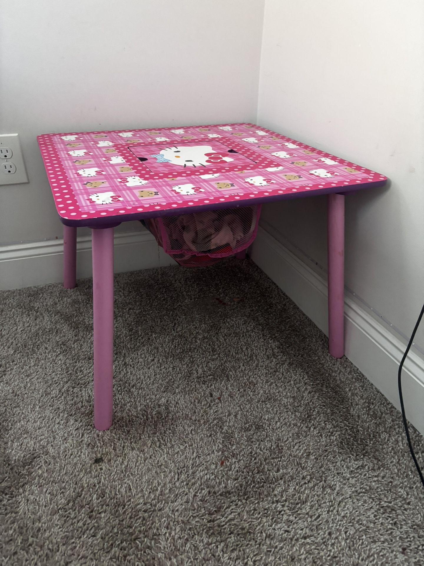 Hello Kitty Kids Table