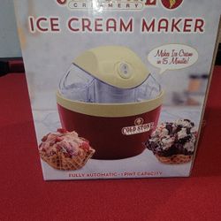 Brand New In Box Coldstone Creamery Ice Cream Maker