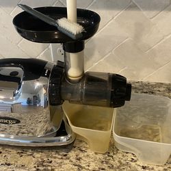 Omega juicer