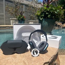 Brand New Apple AirPods Max – Midnight — USB-C Charger & Case Included