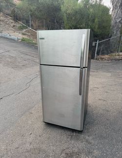 Frigidaire stainless steel full size fridge refrigerator with freezer I offer delivery