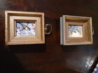 2 pretty pictures 1x 1 inche