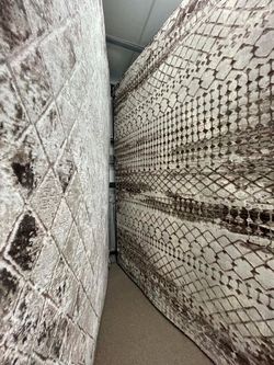 Large Area Rugs with Geometric Pattern