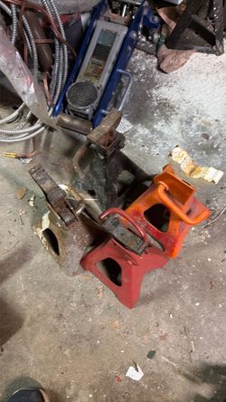 4 assorted jackstands