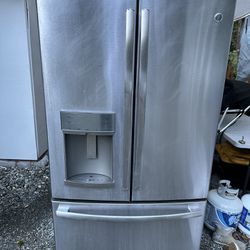 GE 22.1 cu. ft. Refrigerator 