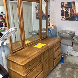Dresser With Mirror 