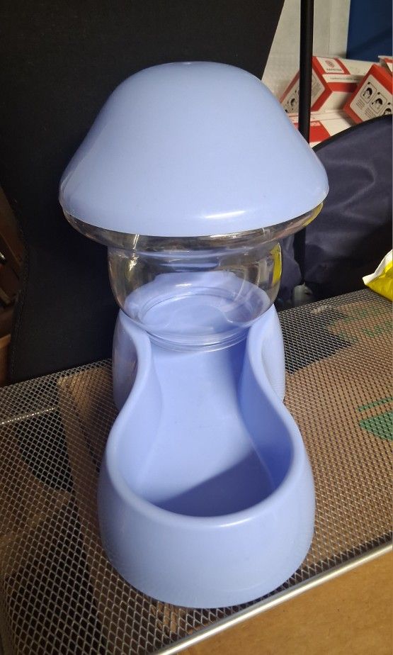 Blue Mushroom Shaped Cat Gravity Feeder