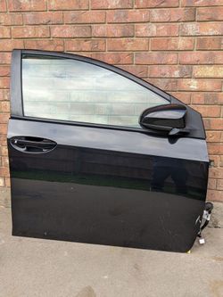 2014-2019 Toyota Corolla Front Right Door