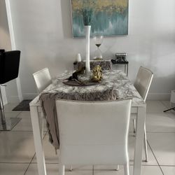 White Kitchen/dining Room Table And Chairs
