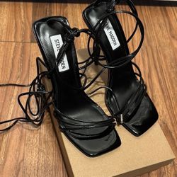 Steve Madden Black Lace Up Heel 