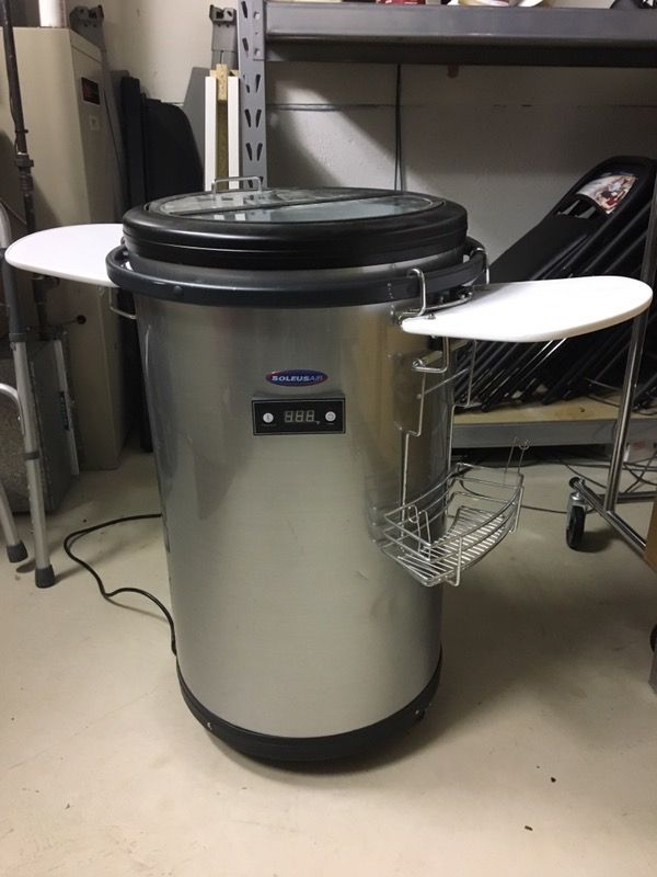 Rooling outdoor refrigerator