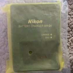 Nikon Battery MH-24 Charger 