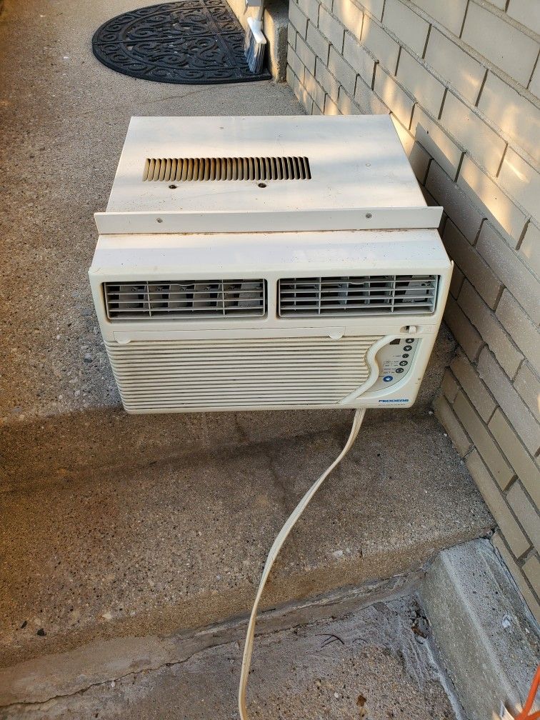 Used FEDDERS 10,000 BTU AIR CONDITIONER