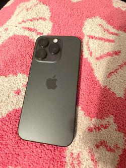 iPhone 15 pro and MagSafe case