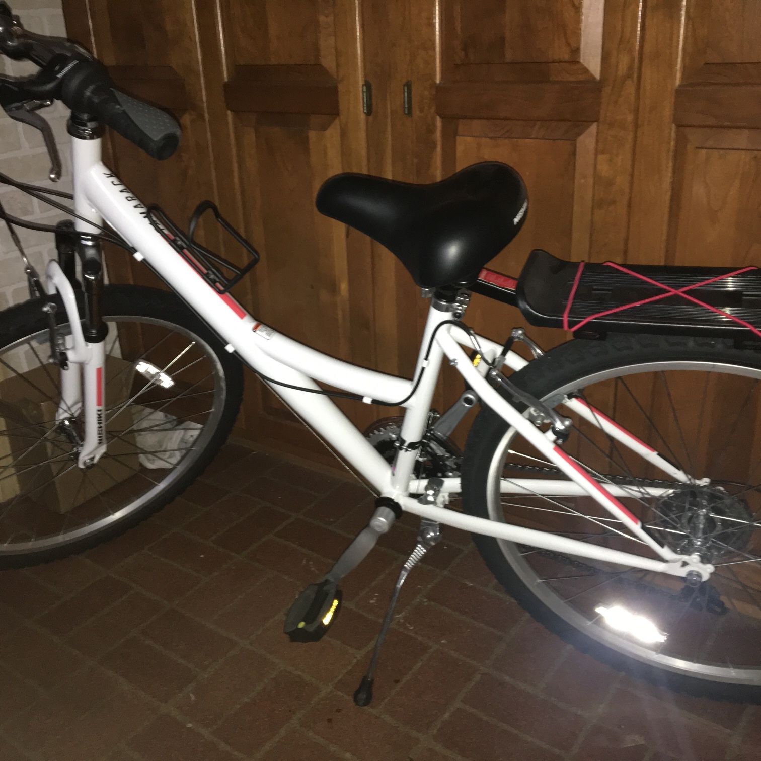 Nishiki Woman’s Tamarack Comfort Bike w Bike Rack