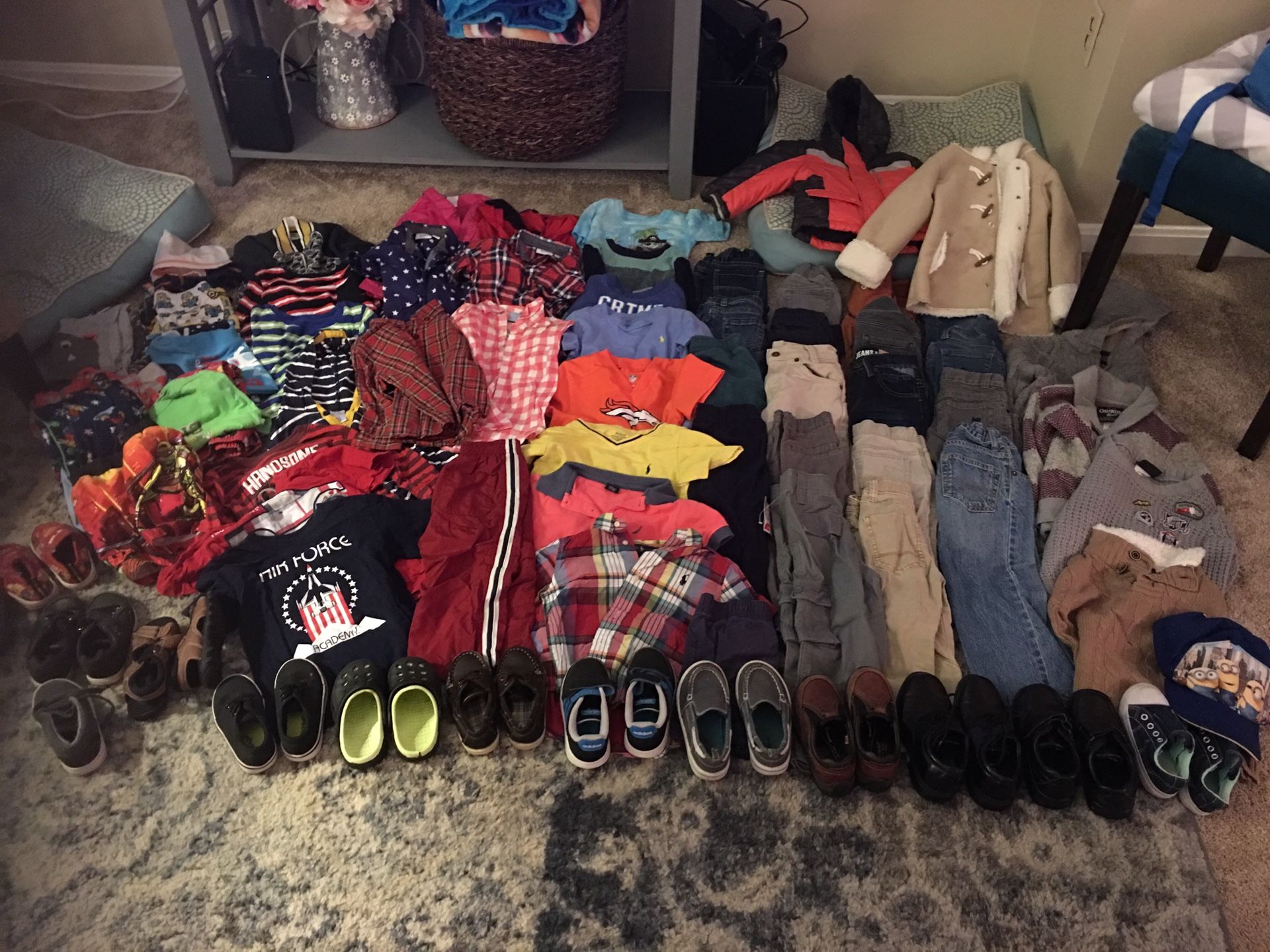 2t and 3t winter boy clothes and size 7 shoes