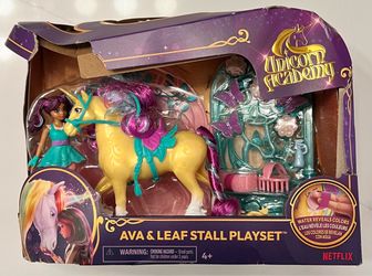Unicorn Academy Ava & Leaf Stall Playset *Damaged Box*