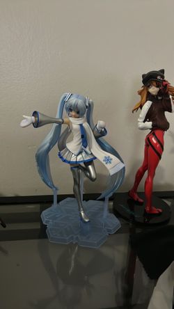 Hatsune Miku snow figure