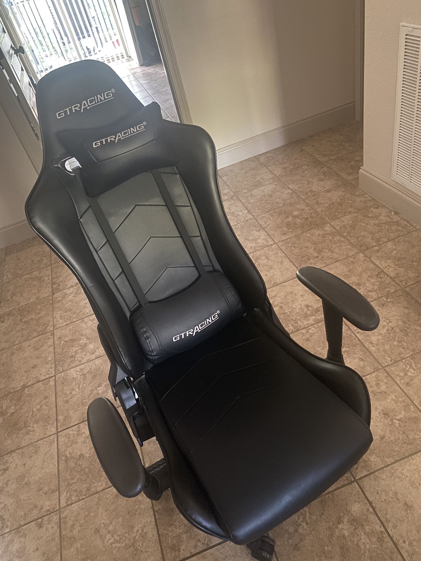 GTRACING CHAIR W/ footrest! 