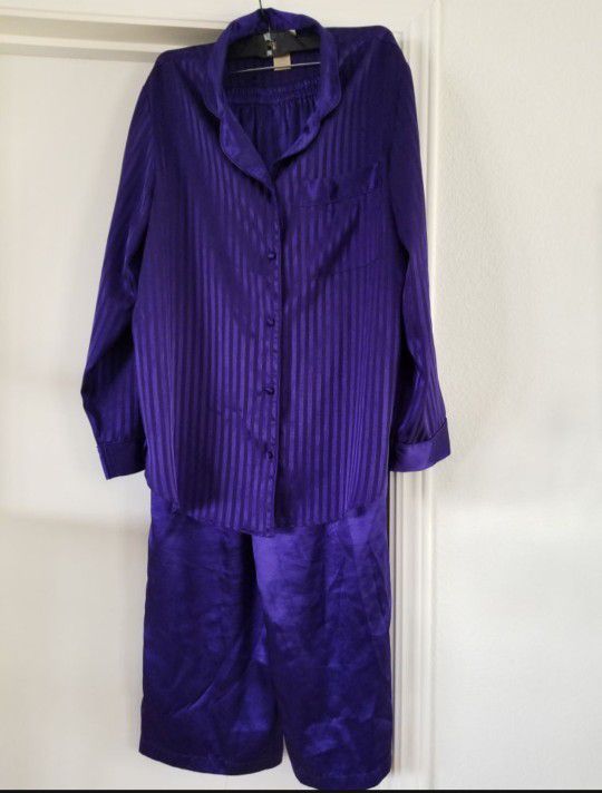 Women's nightgown shirt and pants - size S