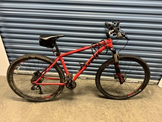 TREK MOUNTAIN BIKE. WORKS PERFECTLY ( PICS SHOW SIZE ) Review All Pictures