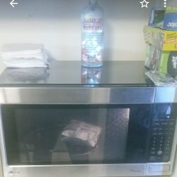 Nice Fully Functioning LG Microwave