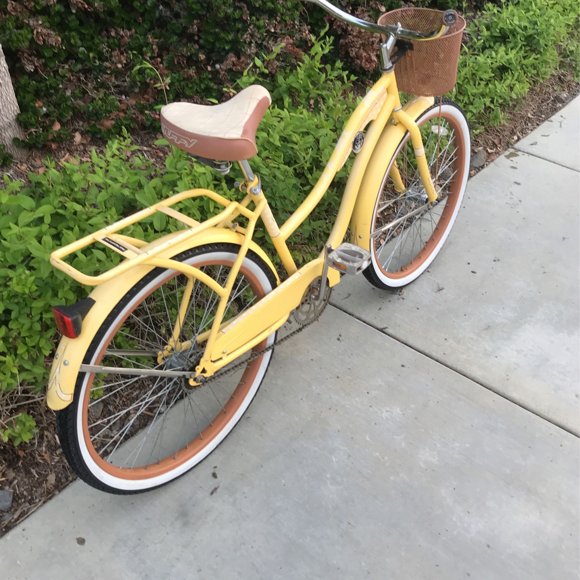Yellow women's hotsell huffy beach cruiser