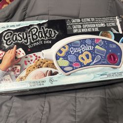 Easy Bake Ultimate Oven, Baking Star Super Treat Edition