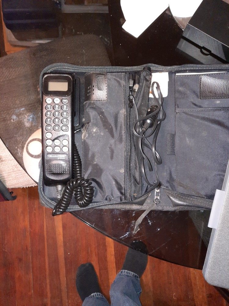 Motorola Soft-Pak Vintage Mobile Bag Phone