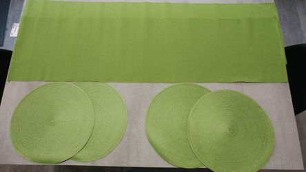 Green table runners+ placemats