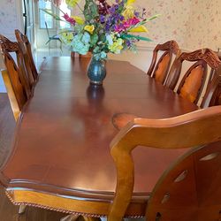 Formal dining room table, 6 chairs, hutch
