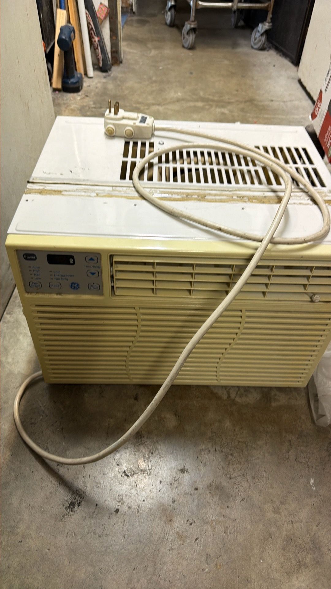 Window air conditioner GE.