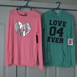 NWT Juniors  LOVE  Long  Sleeve Size Small Shirts