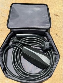 Tesla Mobile UMC connector charger 5-15