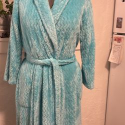 new women's robe Size Medium 