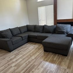 🛋️ Grey Sectional Sofa – Clean, Comfortable, and Stylish! – $450 (Pickup Only)