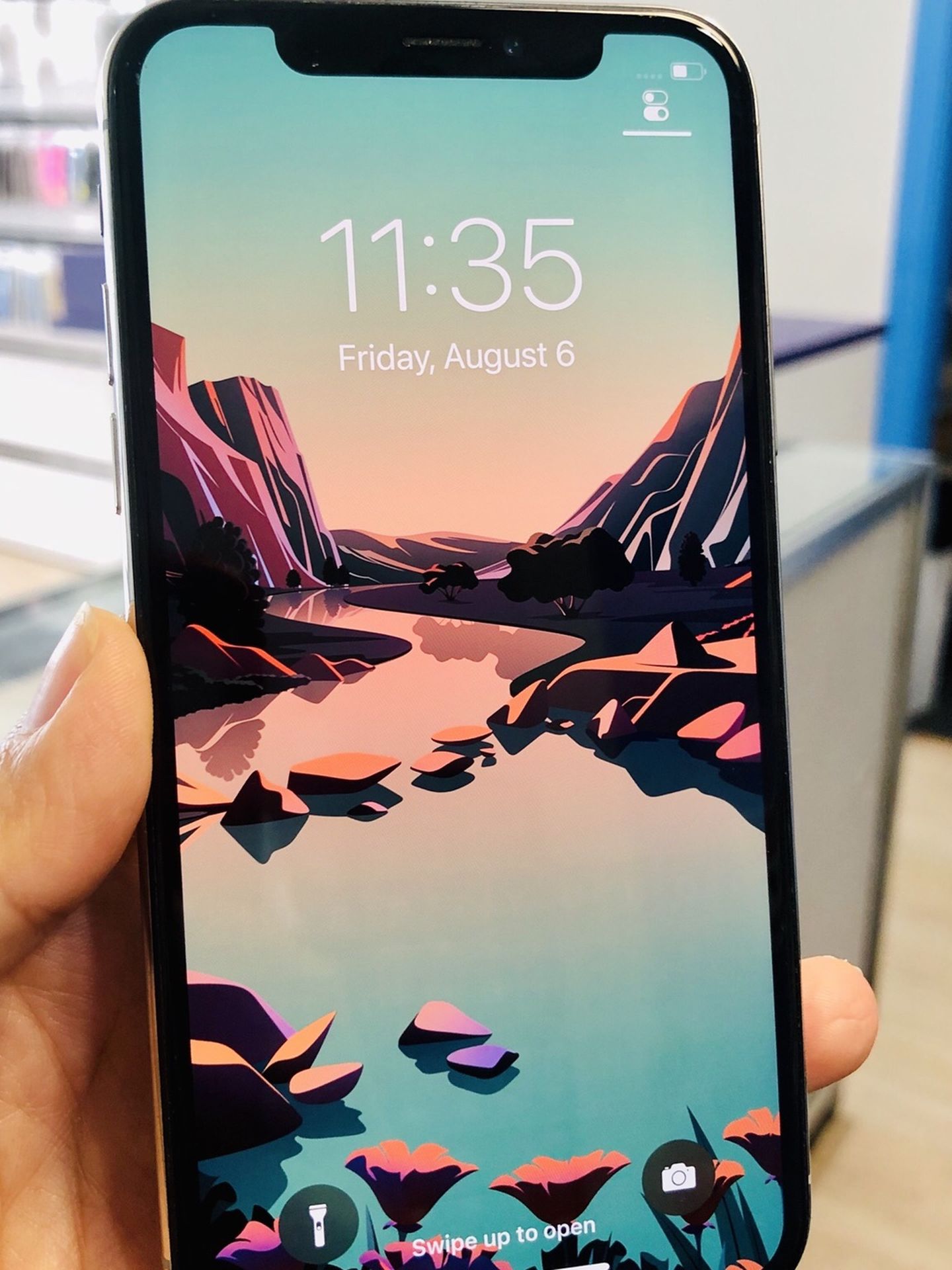 Factory unlocked iPhone x 256gb, excellent conditions store warranty