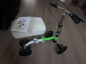 Like New KneeRover GO Knee Scooter With Seat Cover, pick up in Temple city