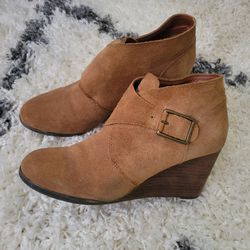 8.5 Lucky Brand Suede Booties