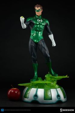 Green Lantern Statue 