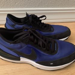 Nike shose. Men’s  size  6